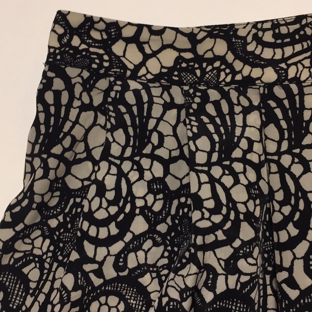Hinge Women’s Skirt - Picture 2 of 6